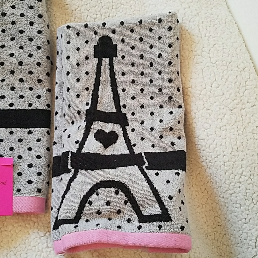 🌹NWT-BETSEY JOHNSON PARIS LOVE TOWEL SET! - Picture 5 of 5